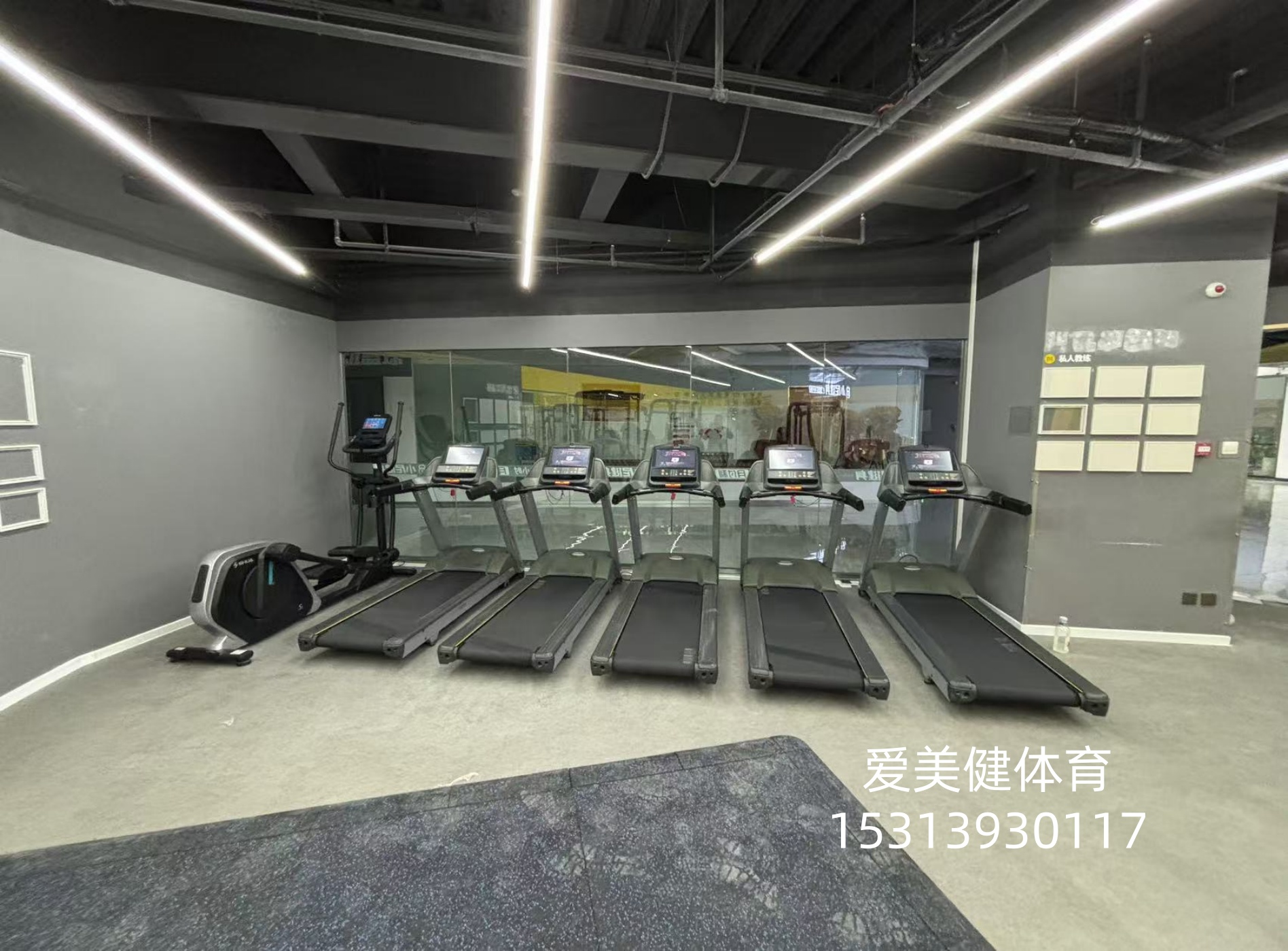 24小时自助健身房有氧设备